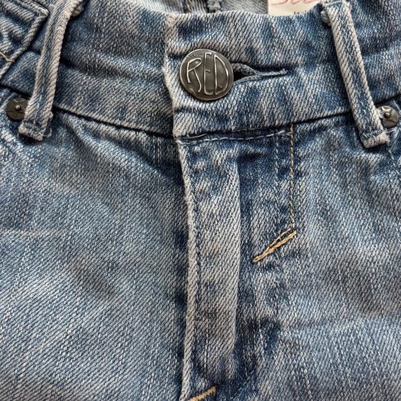 Levi’s Red Y2K Denim Bermuda Shorts Embroidered Relaxed Fit Size 26 - Picture 4 of 14